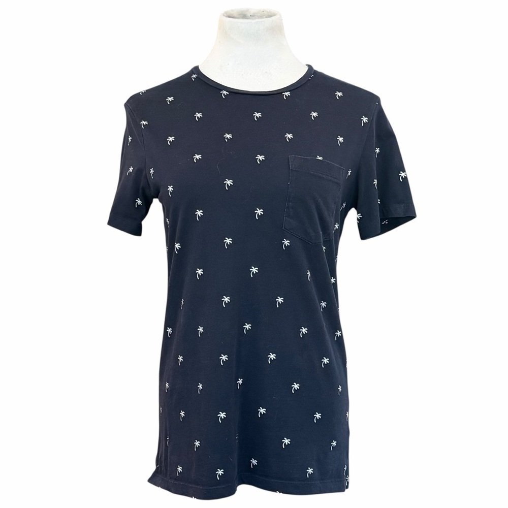 10/$25🦋 H&M Navy & White Palm Tree Print Pocket Tee - Size Small